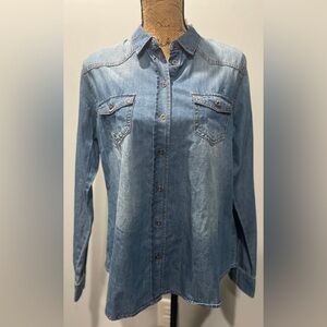 NWT. Apriljeans. Size XL. Super soft 100% cotton, denim style button up shirt.